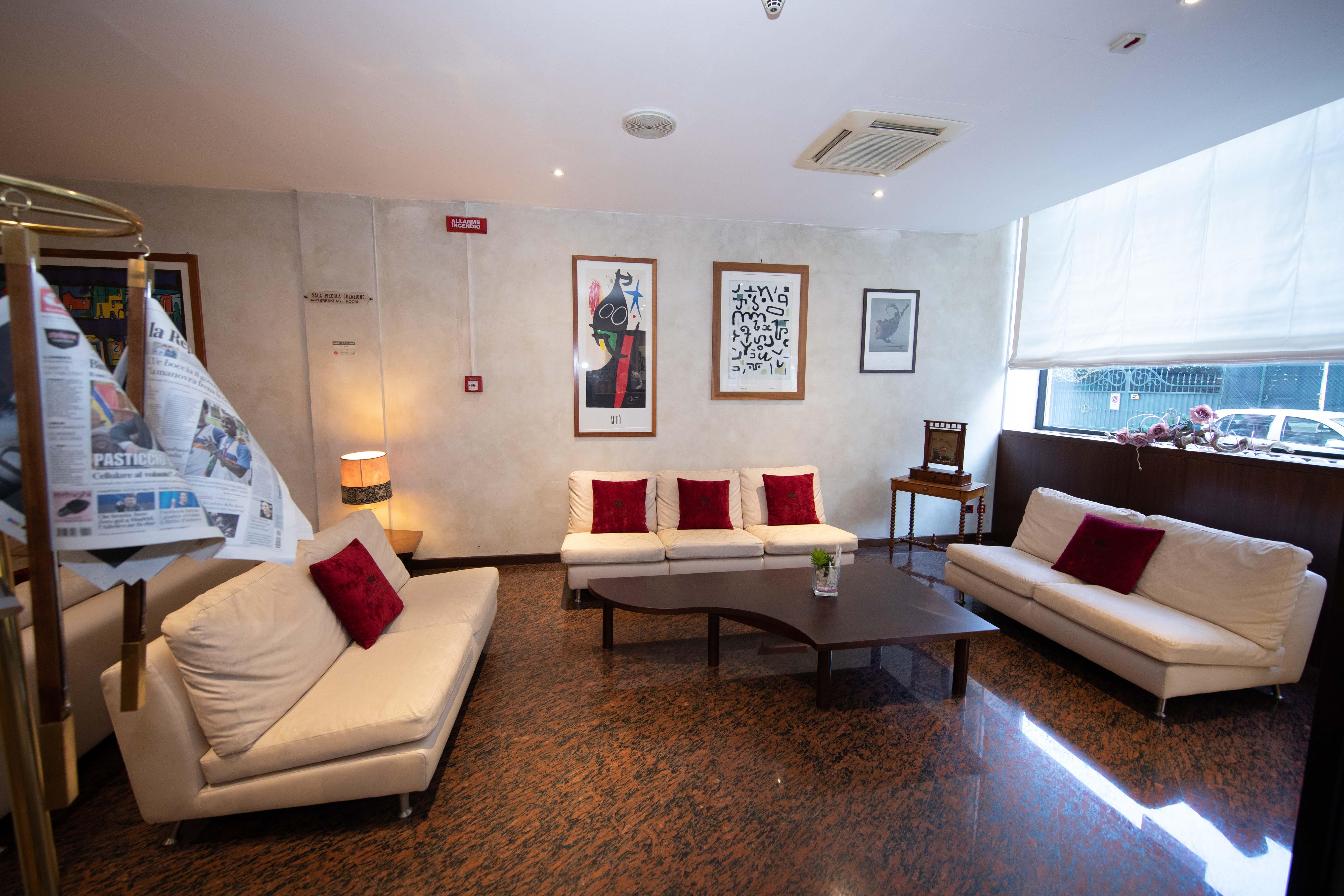 Re Enzo Hotel