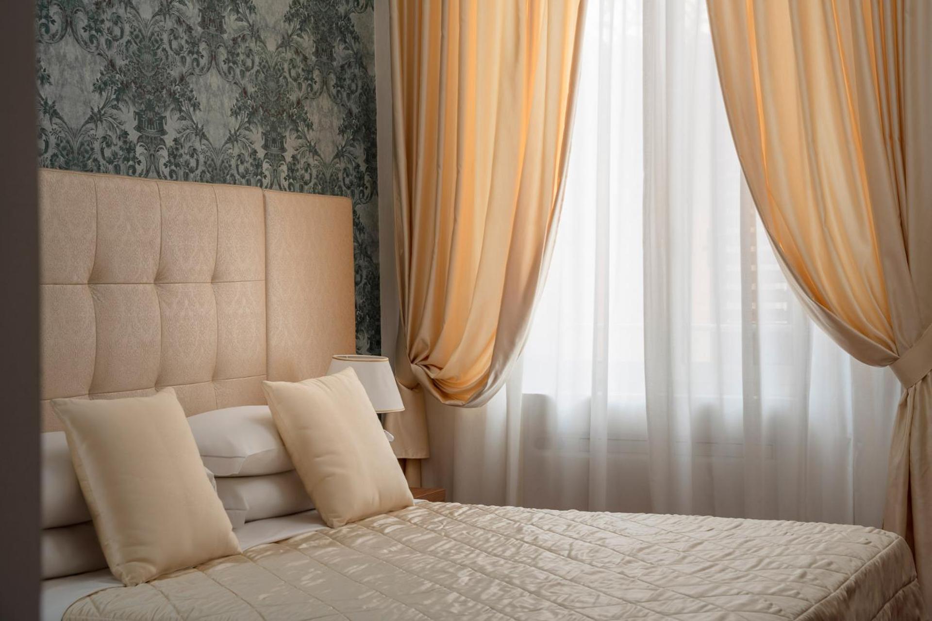 Re Enzo Hotel