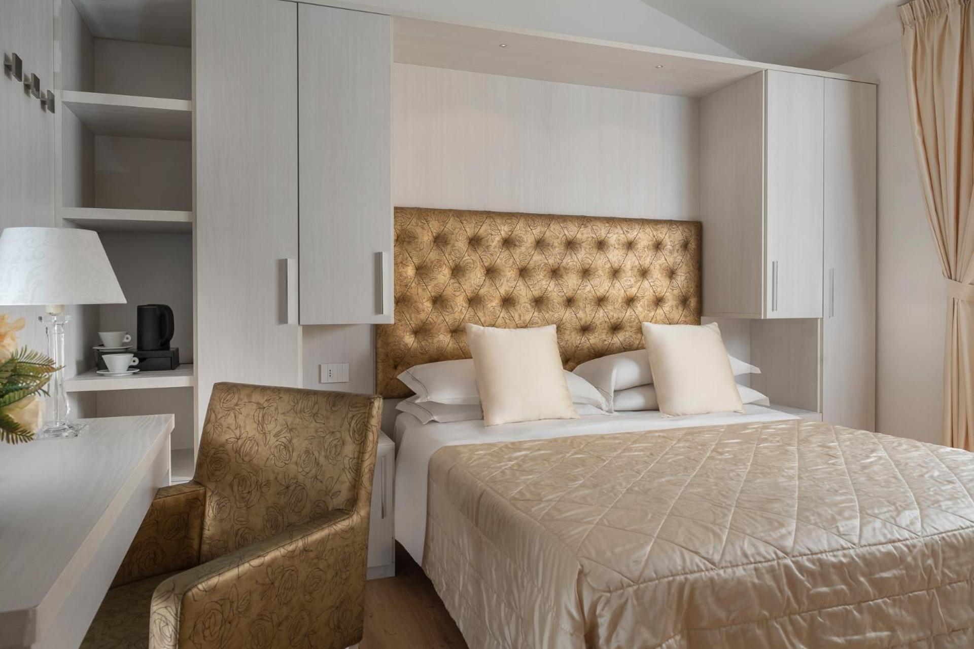 Re Enzo Hotel