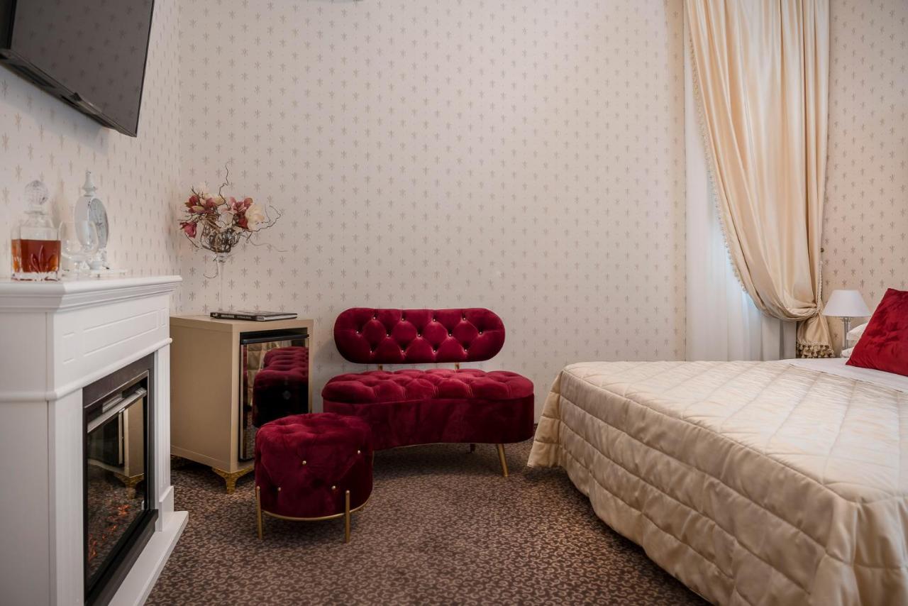 Rossini 1936 - Small & Charming 4*